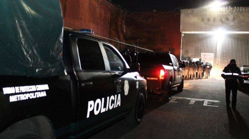 Encuentran teléfonos, dinero y hasta un tucán en reclusorios de la CdMx