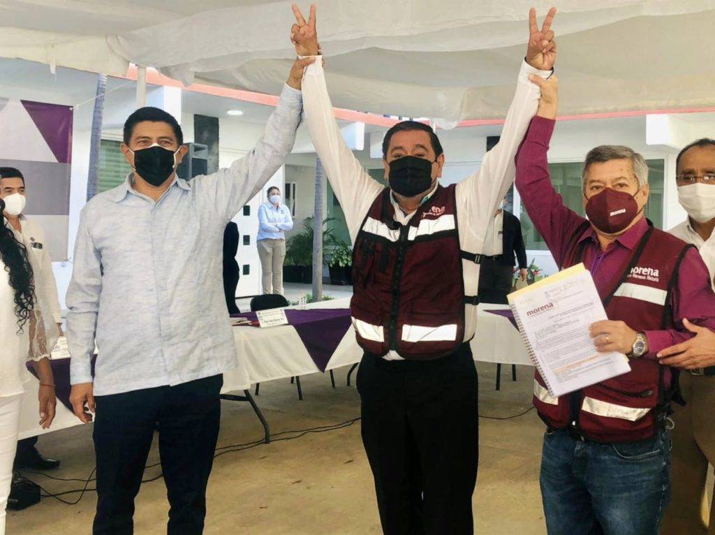 Félix Salgado Macedonio se registra como candidato a gobernador en medio de acusaciones