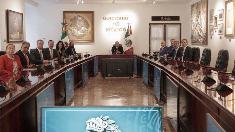 Telefonía móvil llegará a las comunidades más alejadas del país: AMLO