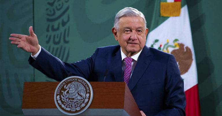 Medios y oposición van a 'politizar todo' sobre el covid-19, advierte AMLO