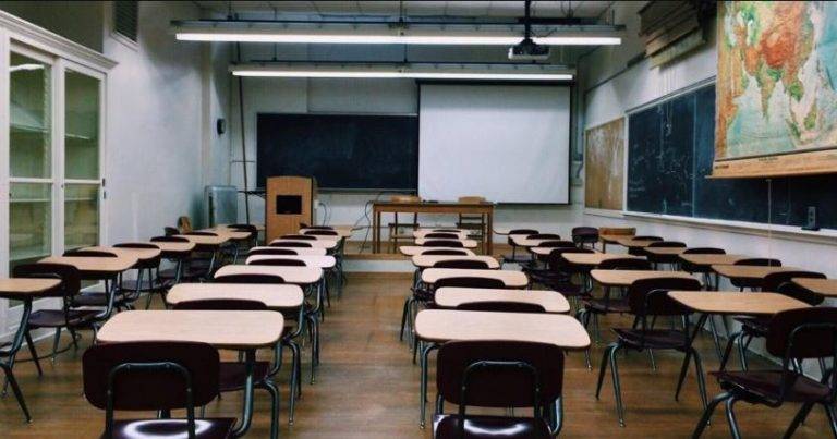 Apertura de escuelas públicas y privadas con semáforo verde: SEP