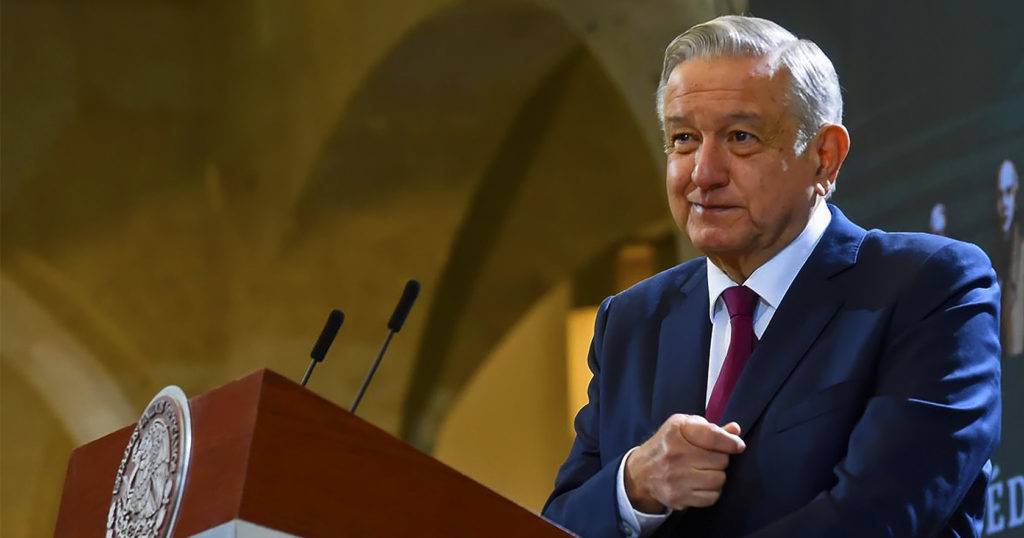 Vacuna AstraZeneca es segura para adultos mayores; AMLO pide confianza