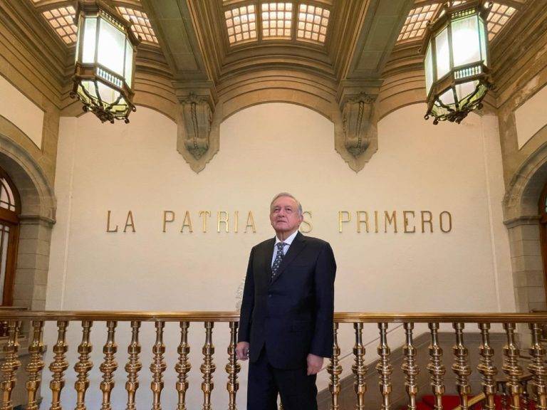 Ya no tengo Covid, dice AMLO