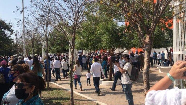 Acusan a Cabeza de vaca de acarrear trabajadores para marcha