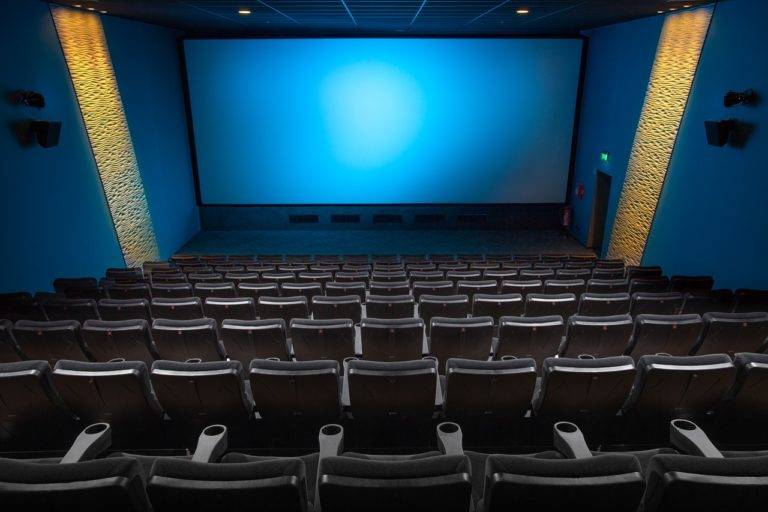 Cinemex cierra 145 complejos, trabajará en deuda