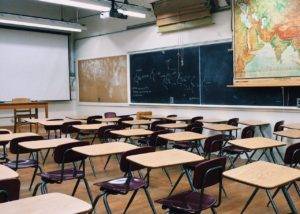 Escuelas particulares retan al gobierno; dicen que regresan a las aulas