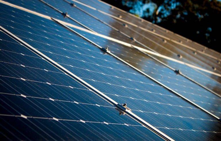 Instalarán paneles solares para la Central de Abasto