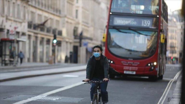 Científicos descubren dos variantes de la Covid en Inglaterra; una es “preocupante”