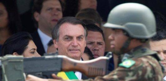 Renuncia toda la cúpula militar de Brasil por fricciones con Bolsonaro