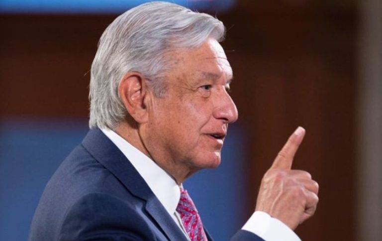 AMLO presenta iniciativa contra nepotismo y corrupción de jueces y magistrados