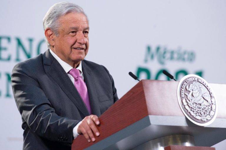 AMLO invitó a Walmart, Bimbo y Oxxo a un diálogo abierto con CFE