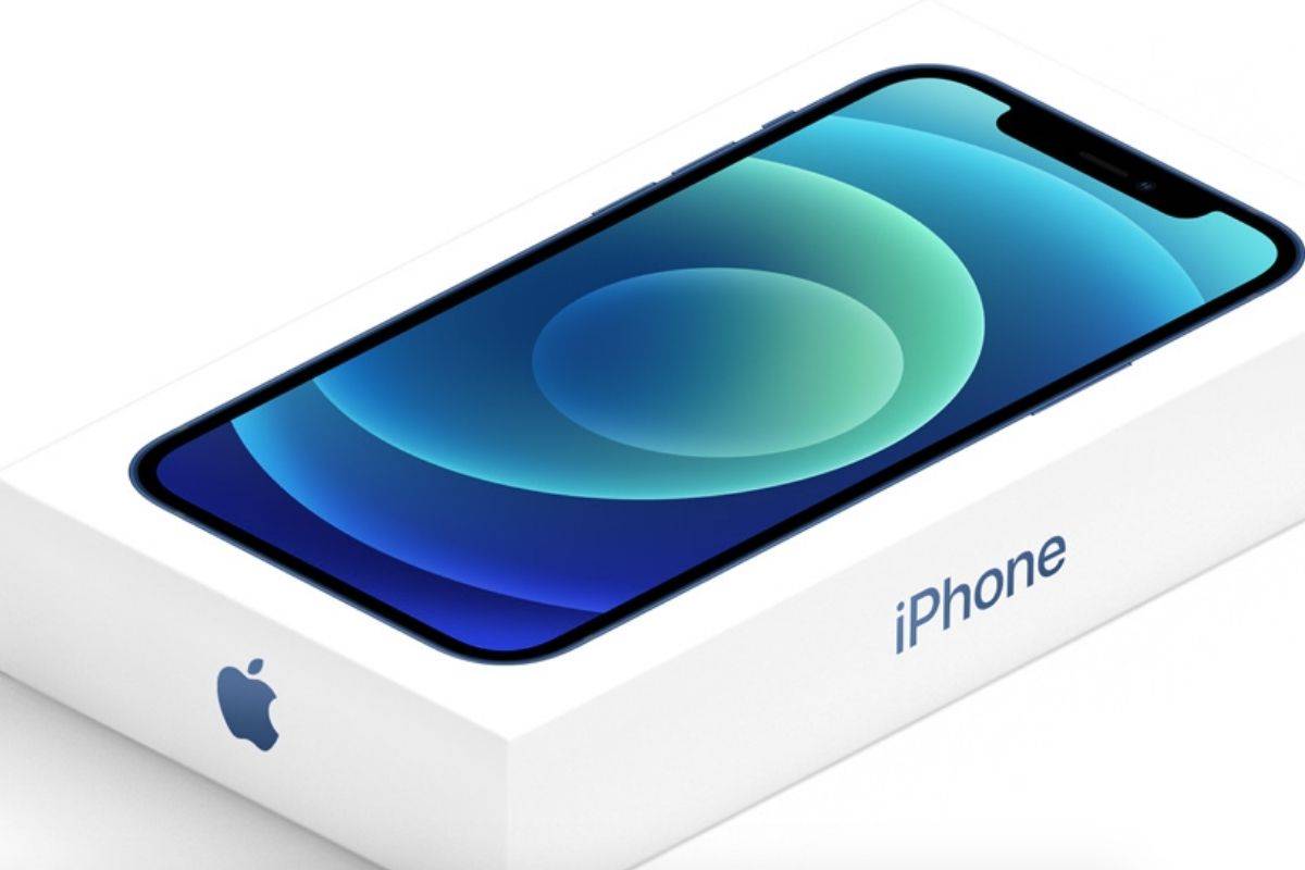 Apple pagaría multa millonaria por no incluir cargadores en el iPhone 12