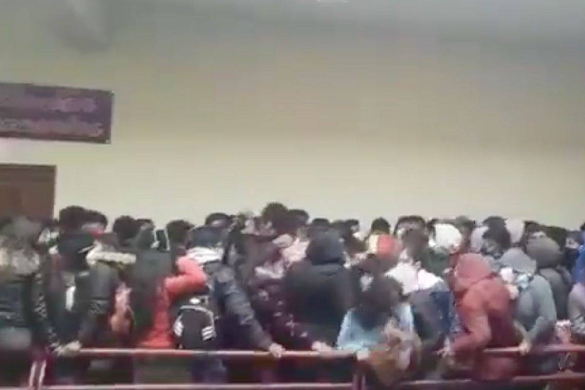 Fallecen cinco estudiantes tras caer de un cuarto piso en universidad de Bolivia