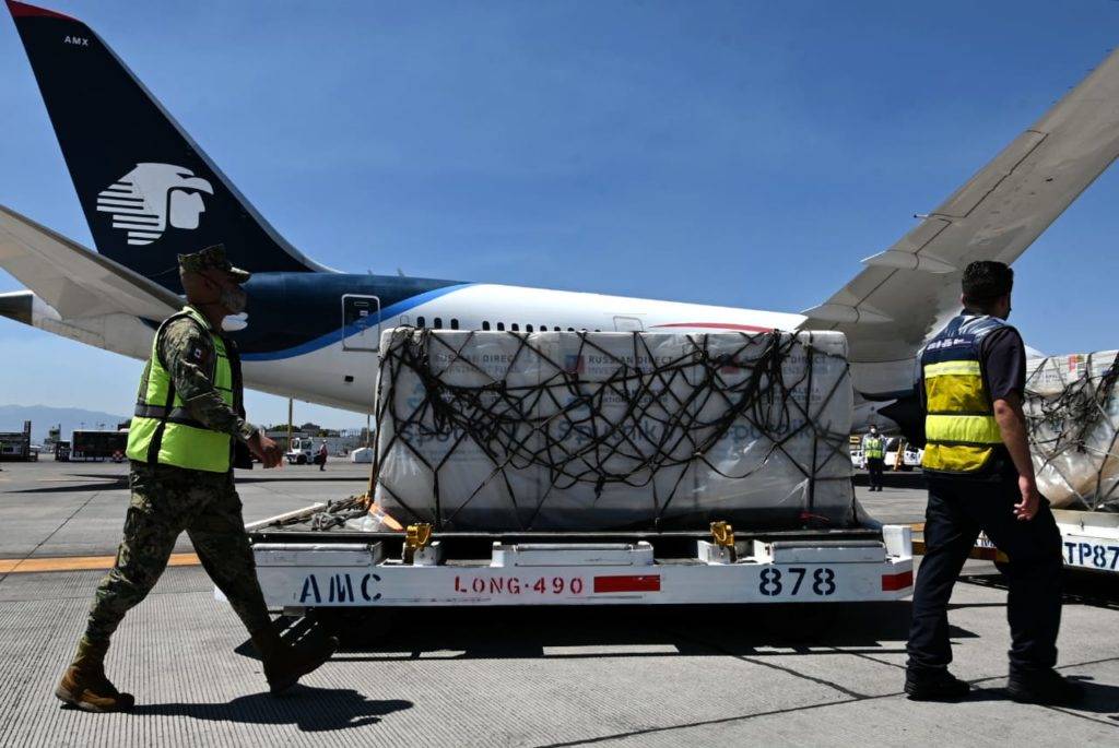 México recibe segundo lote de vacuna Sputnik V, con 200 mil dosis