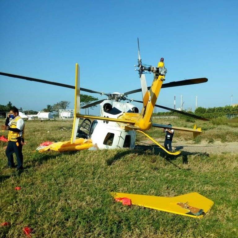 Helicóptero se desplomó en puerto de Dos Bocas