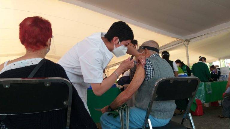 39% de adultos mayores vacunados con primera dosis en CDMX