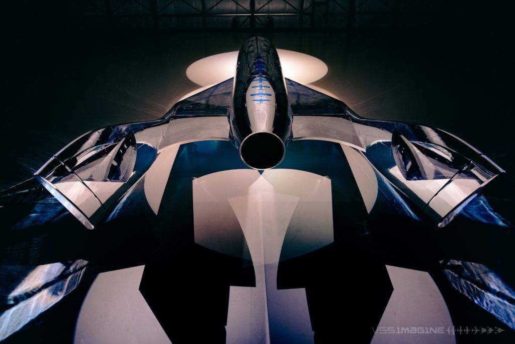 Virgin Galactic presenta nave espacial para viajes turísticos