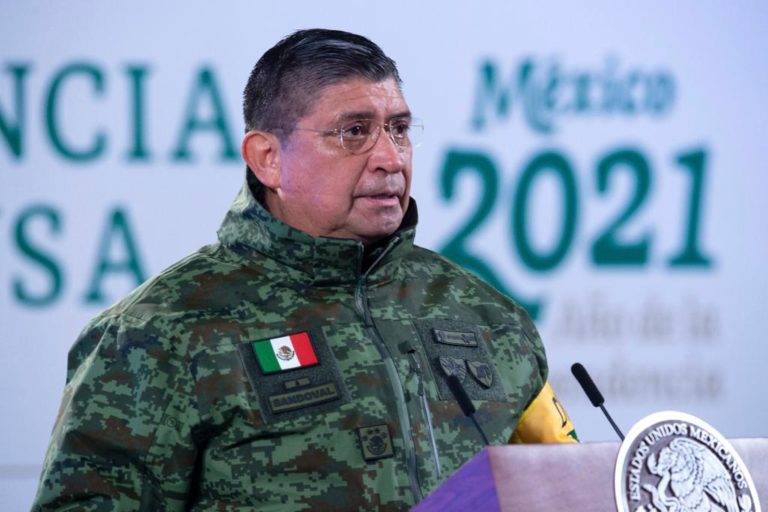 Luis Cresencio Sandoval le gana la batalla, por segunda vez, a la COVID-19