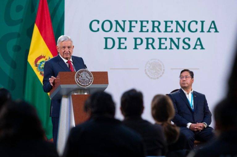 AMLO llama a Murat para resolver conflicto de agua en Ayutla