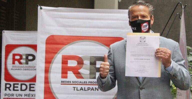 Alfredo Adame amenaza a familia con arma
