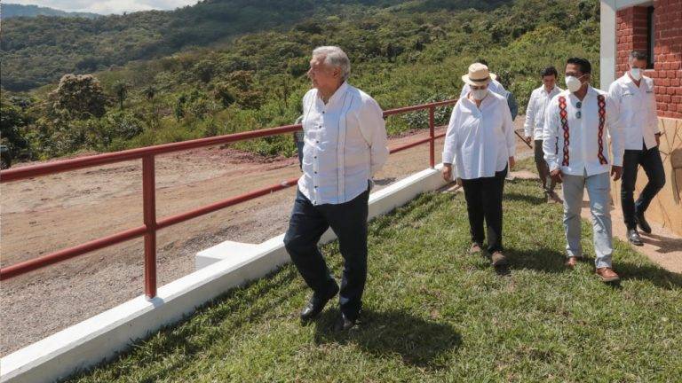 Ya van 140 Universidades Benito Juárez: AMLO