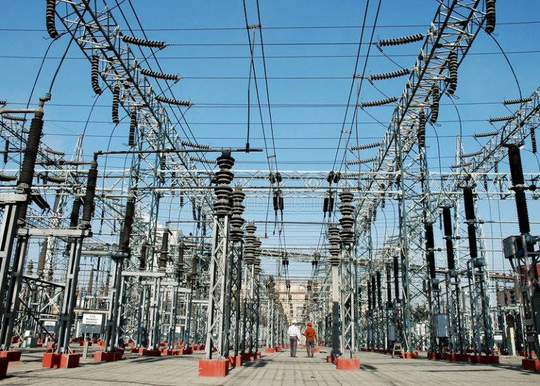 Dos jueces federales concedieron 8 suspensiones a reforma eléctrica, suman 84