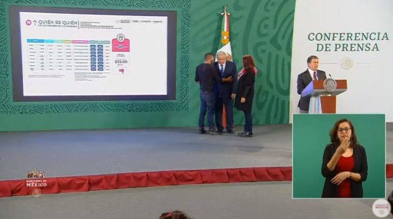 Joven se cuela a “Mañanera” y le hace petición a AMLO