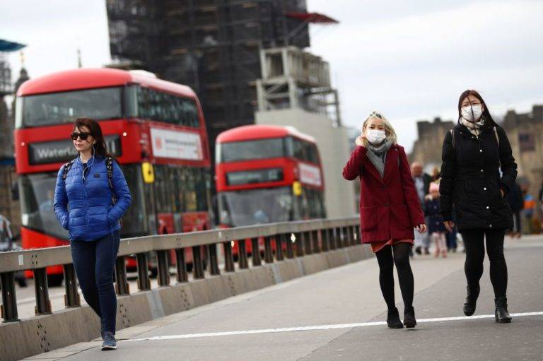 OMS preocupada por el avance de la variante británica en Europa