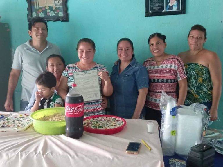 Mujer celebra su divorcio y se vitaliza en redes