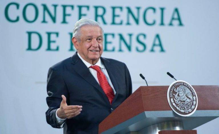 Hay una campaña para echarnos encima a los médicos: AMLO
