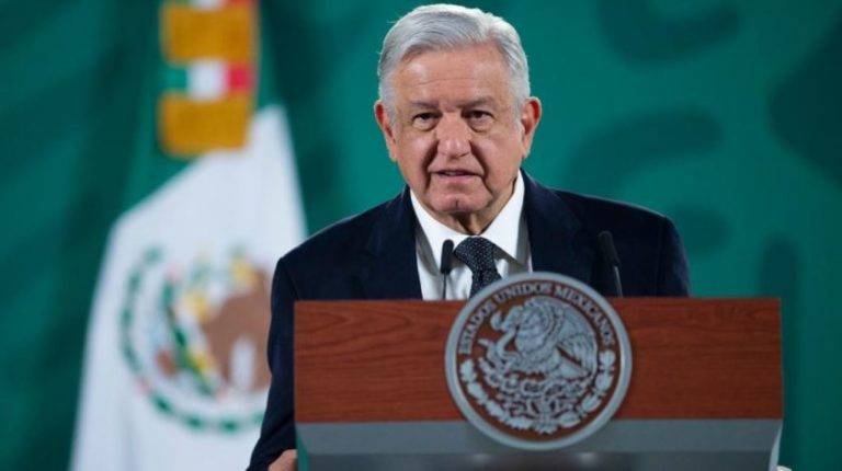 Todavía hay funcionarios que ganan más que AMLO; tienen amparos