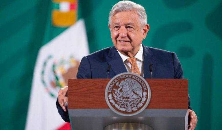 AMLO se vacunará públicamente para garantizar que no hay riesgo