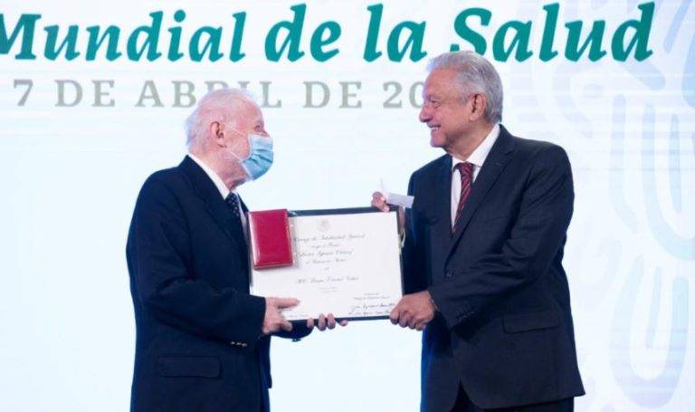 AMLO conmemora el Día Mundial de la Salud; entrega reconocimientos