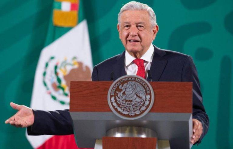 Fin al outsourcing en sectores público y privado: AMLO