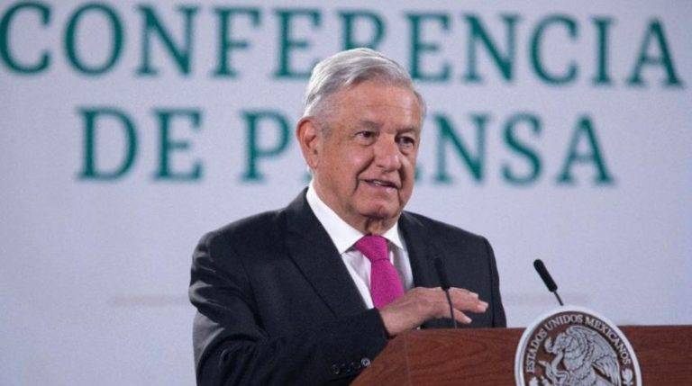 AMLO no confía en el INE; buscará una reforma