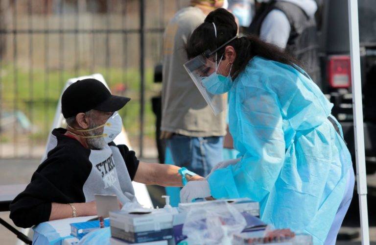 Con premios, dinero y drogas buscan que estadounidenses se vacunen contra la Covid-19