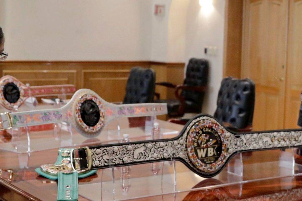 Artesanos realizan Cinturón Mestizo para el ganador de la pelea entre Canelo vs Saunders