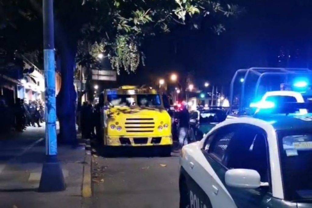 Roban 11 millones de pesos de camioneta de valores en la GAM
