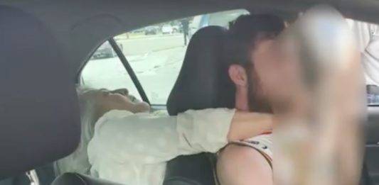 Mujer muerde y estrangula a conductor en pleno viaje