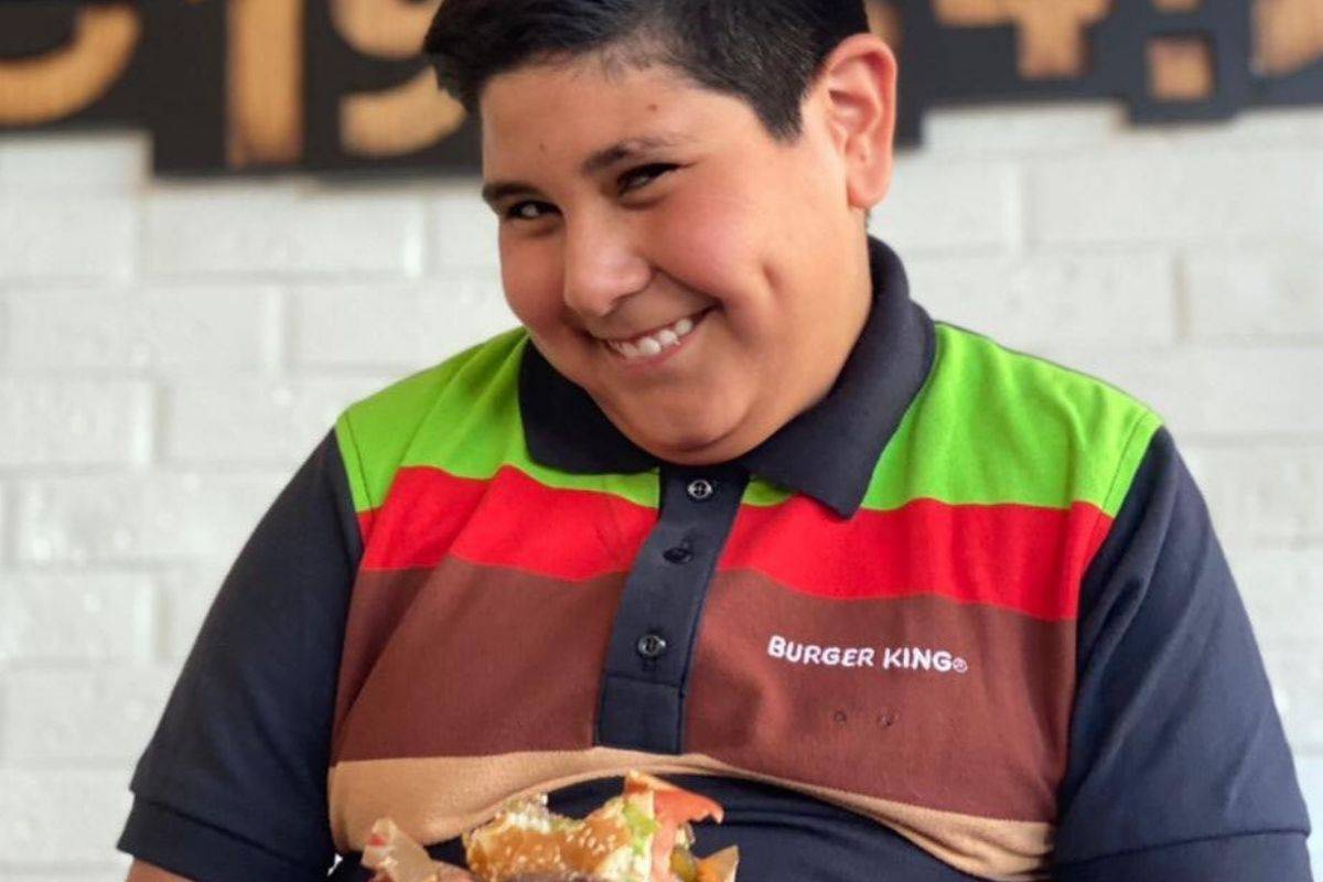 Príncipe Leopardo Registro El niño Oxxo reaparece promocionando hamburguesas - RegeneraciónMX