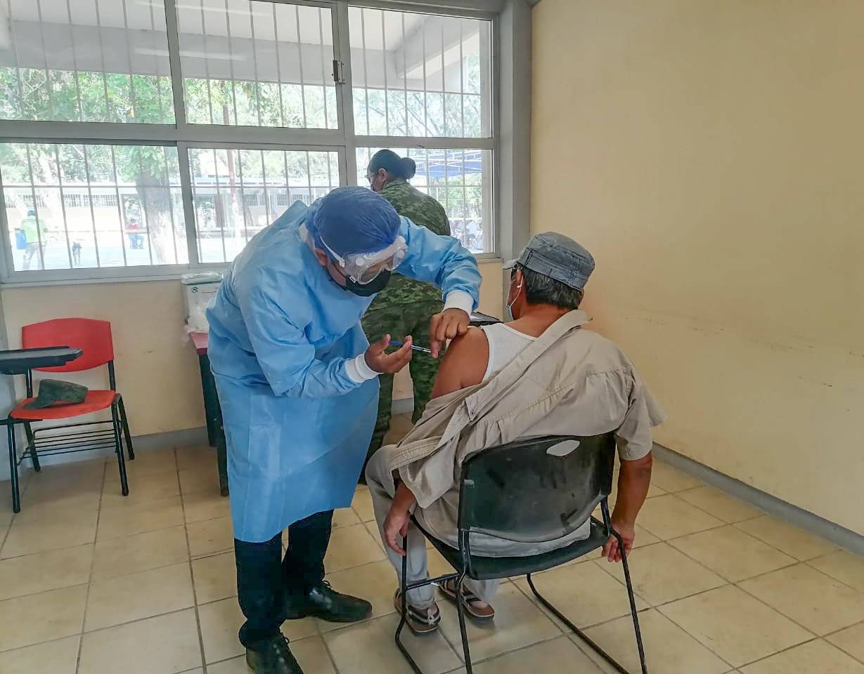 Fallece adulto mayor tras recibir vacuna CanSino en Oaxaca