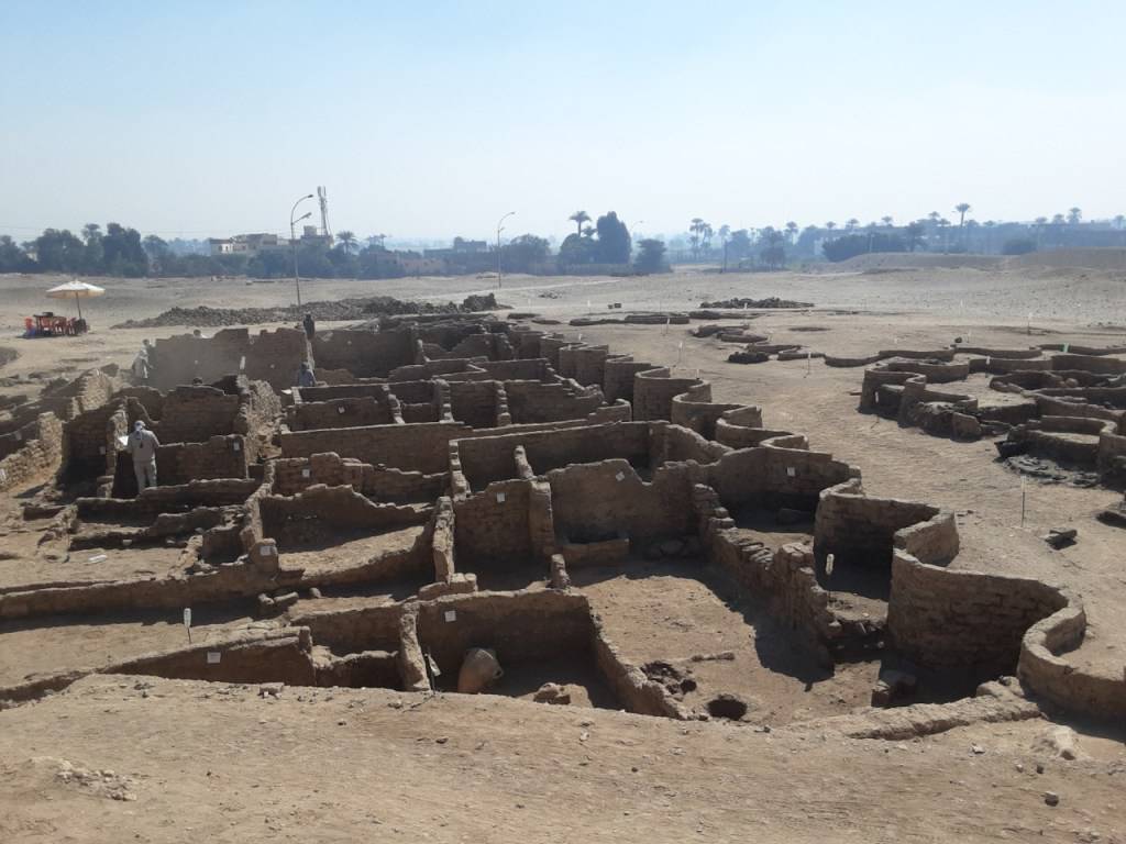 Descubren bajo la arena de Egipto una ciudad de hace 3 mil años