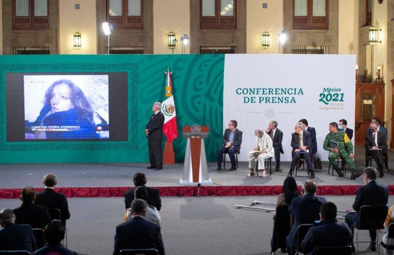 AMLO exhibe "nefastos" telemontajes"; eran gran negocio: Villamil