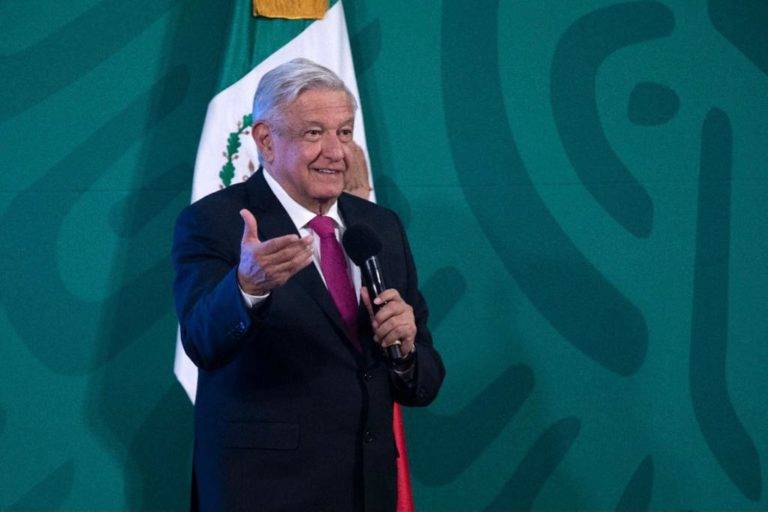 Funcionarios se hacían cirugía plástica a costa de erario ya se les olvidó: AMLO
