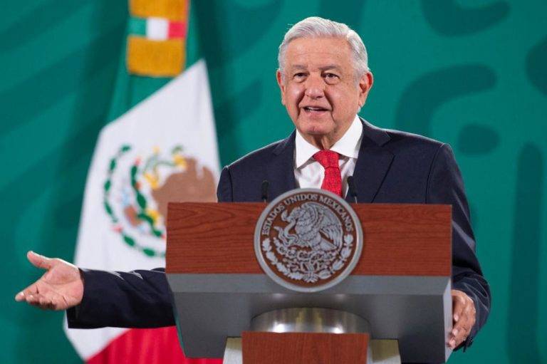Se detuvo tráiler con despensas; haré denuncia en FGR y Fepade: AMLO
