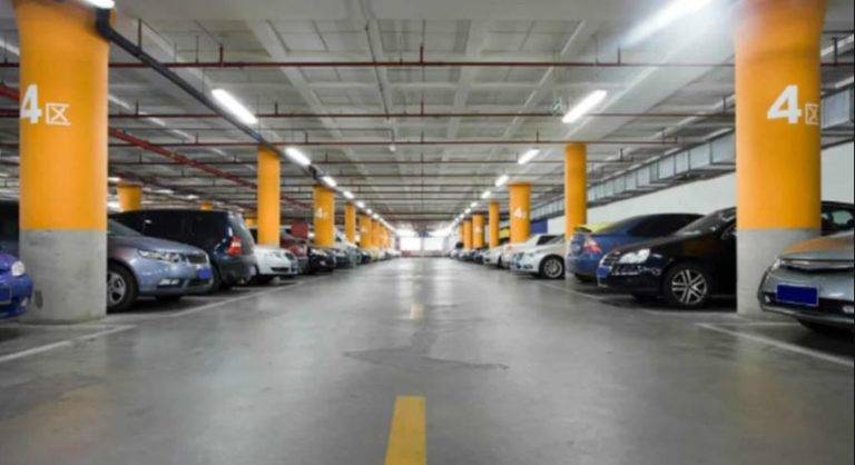 Morena propone estacionamientos gratuitos en hospitales y plazas