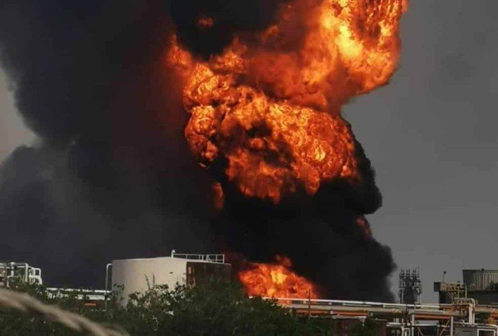 Se registra explosión en la refinería de Lázaro Cárdenas en Veracruz