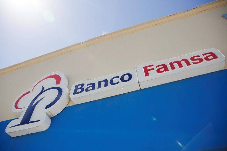 Personal de Presidencia recibe a ahorradores de Banco Famsa