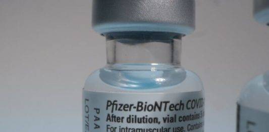 Pfizer y BioNTech piden autorización a la UE para vacunar a adolescentes