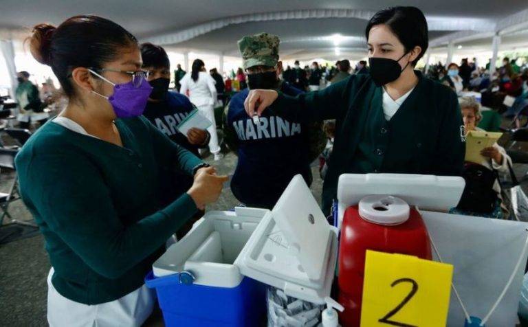 México avanza más en la vacunación que España, Japón o Canadá